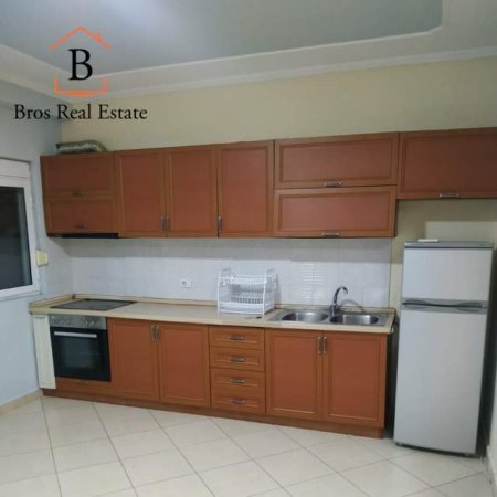Tirane, jepet me qera apartament 2+1 Kati 4, 78 m² 38.000 Leke (Rrug 4 Deshmoret)
