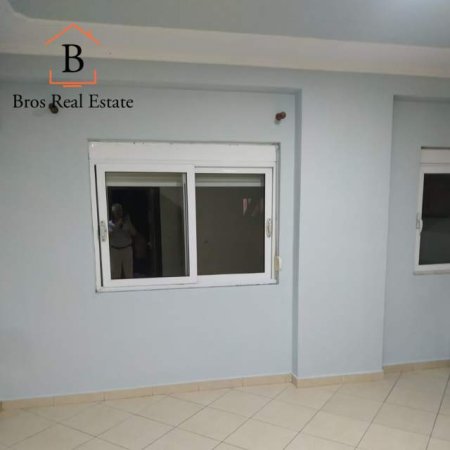 Tirane, jepet me qera apartament 2+1 Kati 4, 78 m² 38.000 Leke (Rrug 4 Deshmoret)