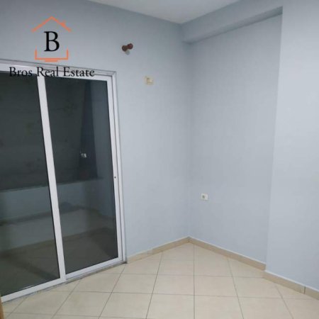 Tirane, jepet me qera apartament 2+1 Kati 4, 78 m² 38.000 Leke (Rrug 4 Deshmoret)