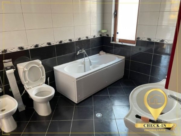 Tirane, shitet Vile 3 Katshe, 328 m² 140.000 Euro (Kamez)