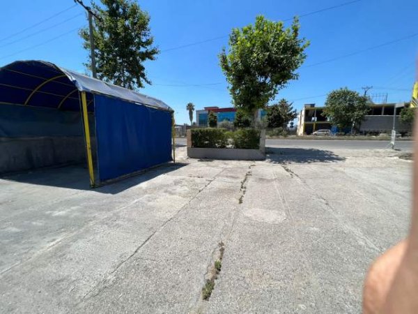 Tirane, shitet ambjent biznesi Kati 2, 220 m² 300.000 Euro (Bulevardi Blu)