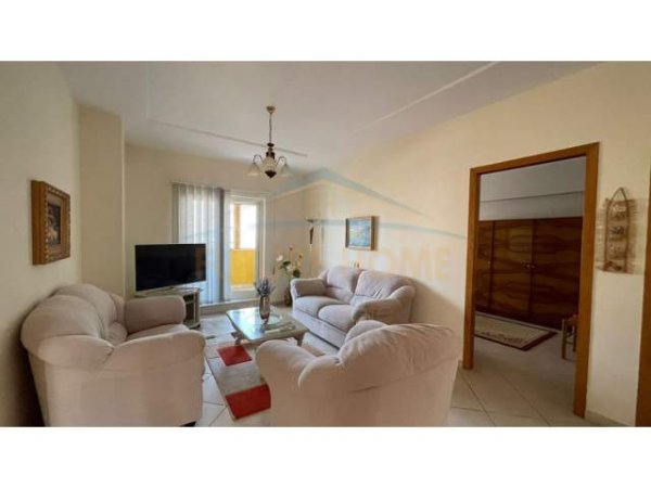 Tirane, jepet me qera apartament Kati 8, 125 m² 550 Euro (Myslym Shyr)