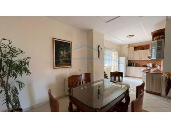 Tirane, jepet me qera apartament Kati 8, 125 m² 550 Euro (Myslym Shyr)