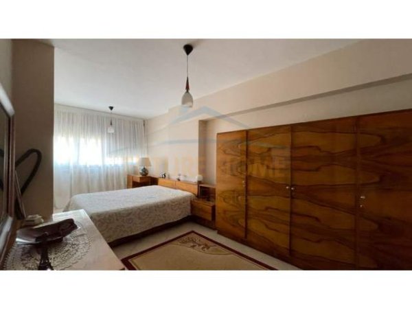 Tirane, jepet me qera apartament Kati 8, 125 m² 550 Euro (Myslym Shyr)