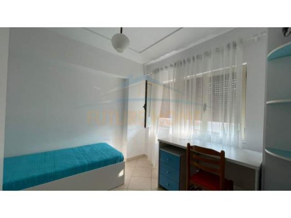 Tirane, jepet me qera apartament 2+1+BLK Kati 8, 125 m² 550 Euro (Rruga Him Kolli)