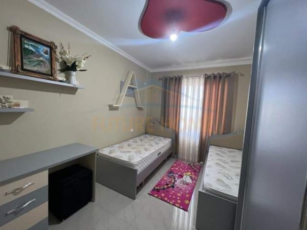 Tirane, jepet me qera apartament 2+1+BLK Kati 6, 90 m² 450 Euro (Prane Viles L)