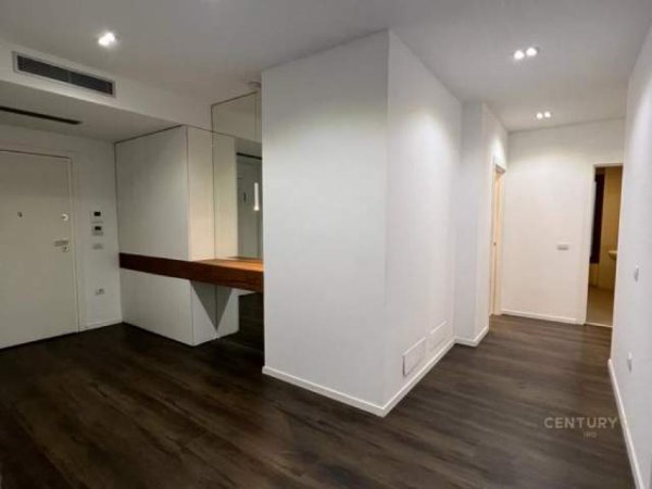 Tirane, ofert zyre Kati 8, 200 m² 2.400 Euro (Tek Kompleksi Delijorgji ,Tirana, Albania)