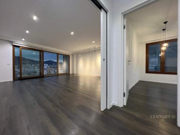 Tirane, ofert zyre Kati 8, 200 m² 2.400 Euro (Tek Kompleksi Delijorgji ,Tirana, Albania)