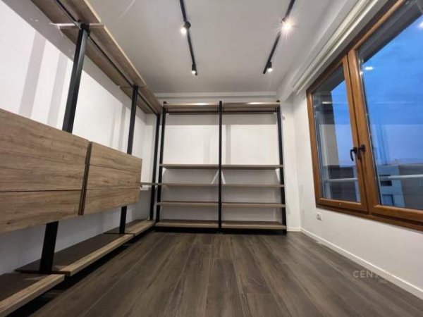 Tirane, ofert zyre Kati 8, 200 m² 2.400 Euro (Tek Kompleksi Delijorgji ,Tirana, Albania)