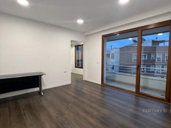 Tirane, ofert zyre Kati 8, 200 m² 2.400 Euro (Tek Kompleksi Delijorgji ,Tirana, Albania)