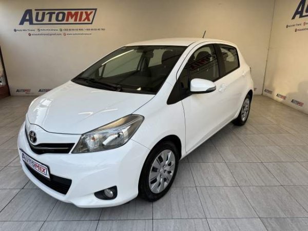 Tirane, shes makine Toyota YARIS Viti 2013, 6.900 Euro