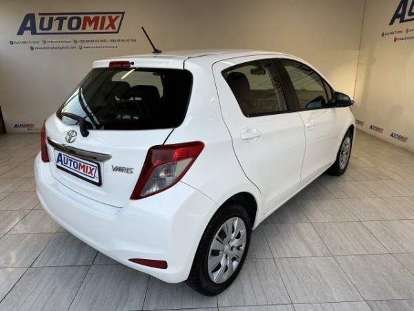 Tirane, shes makine Toyota YARIS Viti 2013, 6.900 Euro