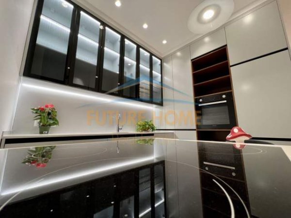 Tirane, jepet me qera apartament 1+1+BLK Kati 5, 75 m² 700 Euro (Rruga e Kavajes Square 21)