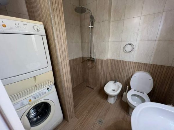 Tirane, jepet me qera apartament 1+1+BLK Kati 7, 78 m² 700 Euro (Blloku)