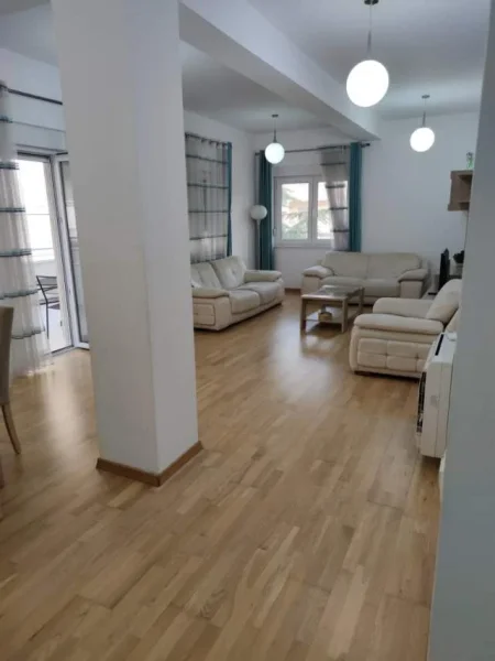 Tirane, jepet me qera apartament 3+1+BLK Kati 2, 170 m² 1.200 Euro (Sauk)