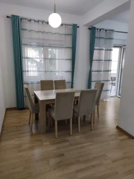 Tirane, jepet me qera apartament 3+1+BLK Kati 2, 170 m² 1.200 Euro (Sauk)