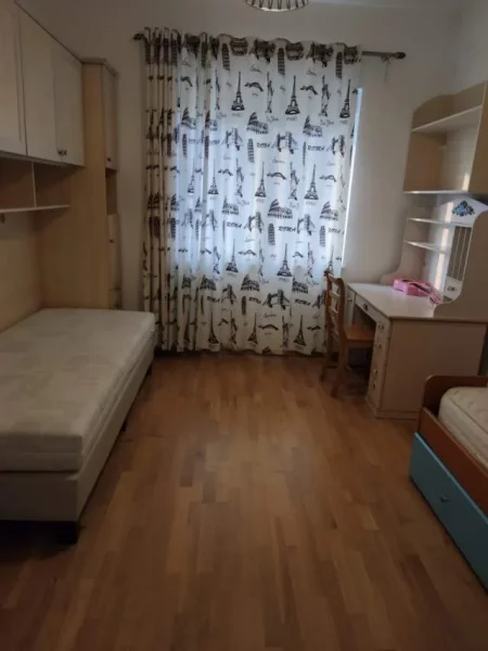 Tirane, jepet me qera apartament 3+1+BLK Kati 2, 170 m² 1.200 Euro (Sauk)