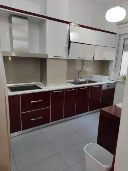 Tirane, jepet me qera apartament 3+1+BLK Kati 2, 170 m² 1.200 Euro (Sauk)