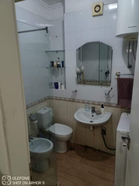 Tirane, jepet me qera apartament 1+1+BLK Kati 8, 65 m² 500 Euro (turbina)