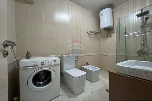 Tirane, jepet me qera apartament 1+1+BLK Kati 4, 64 m² 400 Euro (Rr.Dhaskal Todri)