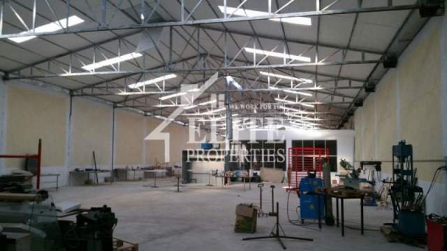 Tirane, jepet me qera magazine 1.100 m² 2.200 Euro (city park)