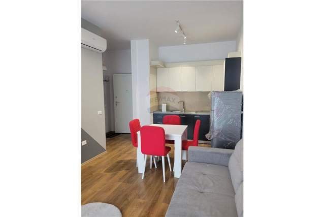 Tirane, jepet me qera apartament 1+1+BLK Kati 4, 70 m² 620 Euro (Komuna e parisit)