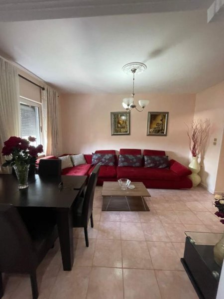 Tirane, jepet me qera apartament 2+1+BLK Kati 5, 78 m² 400 € (rruga Barrigadave)