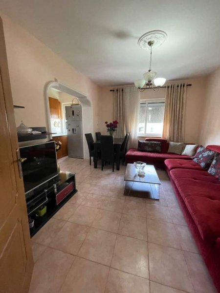 Tirane, jepet me qera apartament 2+1+BLK Kati 5, 78 m² 400 € (rruga Barrigadave)