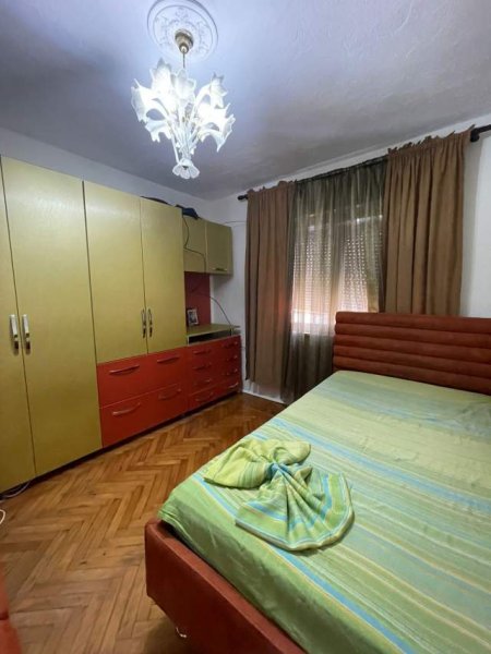 Tirane, jepet me qera apartament 2+1+BLK Kati 5, 78 m² 400 € (rruga Barrigadave)