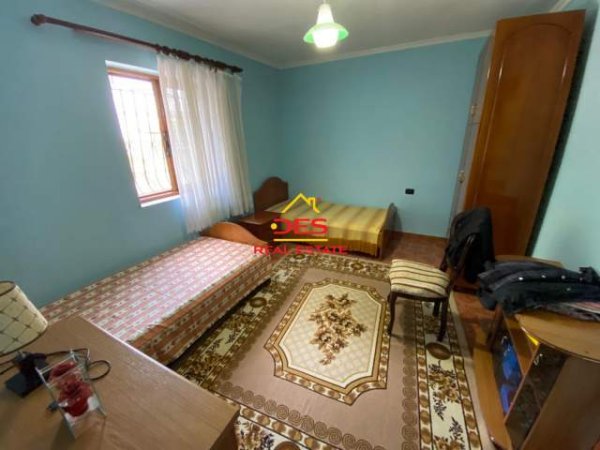 Vlore, shitet apartament 3+1 Kati 1, 100 m² 65.000 Euro (Rruga Demokracia,Vlorë)