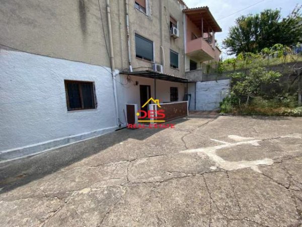 Vlore, shitet apartament 3+1 Kati 1, 100 m² 65.000 Euro (Rruga Demokracia,Vlorë)