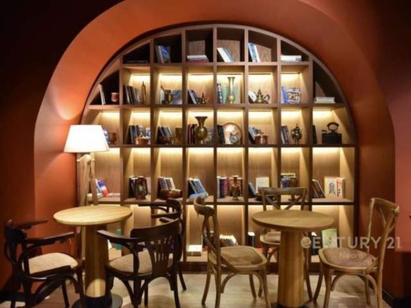 Tirane, jepet me qera lokal Kati 0, 200 m² 2.300 Euro (ish ekspozita)