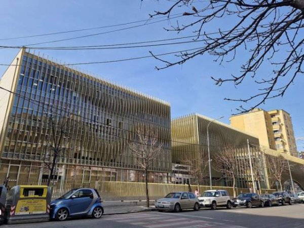 Tirane, ofert ambjent biznesi Kati 0, 35 m² 375 Euro (Sami Frasheri Tirana, Albania)