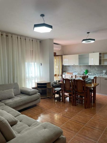 Tirane, jepet me qera apartament 1+1+BLK Kati 10, 75 m² 450 Euro