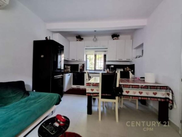 Tirane, jepet me qera apartament 2+1 Kati 1, 100 m² 600 Euro (Rruga Muhamet Gjollesha, Komuna e Parisit)