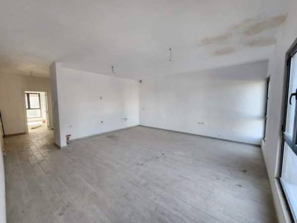 Tirane, jepet me qera zyre Kati 1, 110 m² 430 Euro (Casa Italia)