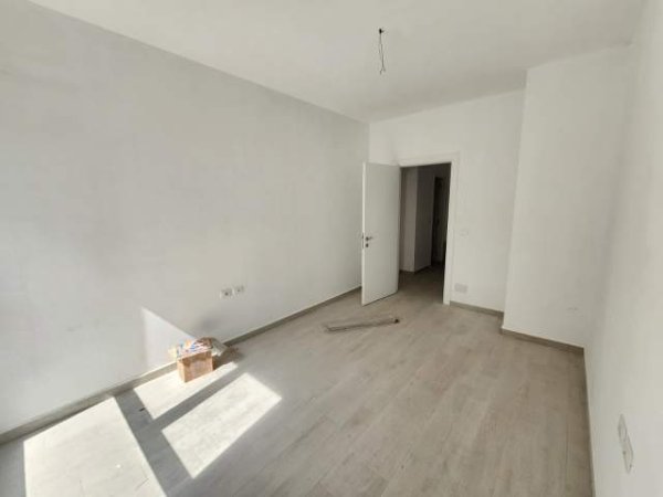 Tirane, jepet me qera zyre Kati 1, 110 m² 430 Euro (Casa Italia)