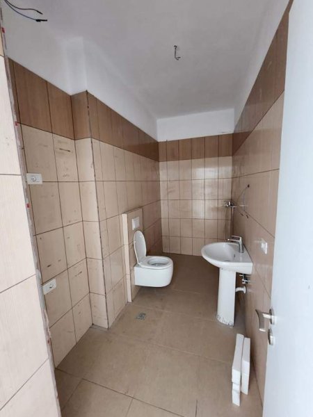 Tirane, jepet me qera zyre Kati 1, 110 m² 430 Euro (Casa Italia)