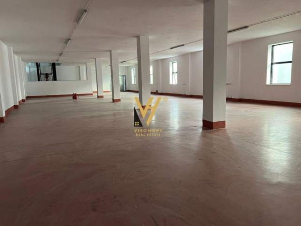 Tirane, jepet me qera magazine Kati 0, 1.600 m² 6.000 Euro (NE BERXHULLE , TIRANE)