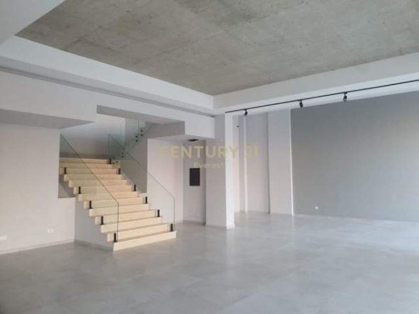 Tirane, jap me qera magazine Kati 0, 7.000 Euro