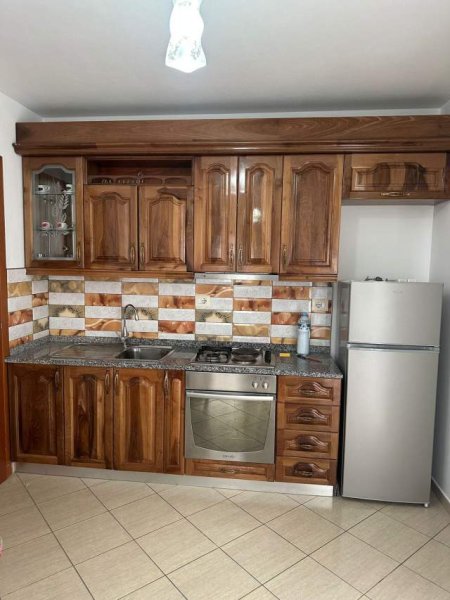 Tirane, jepet me qera apartament 2+1 Kati 3, 92 m² 400 Euro (Rruga Haxhi Dalliu)