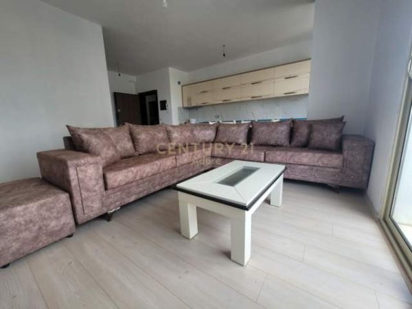 Tirane, jepet me qera apartament 2+1+BLK Kati 4, 92 m² 450 Euro (ish fusha e aviacionit)