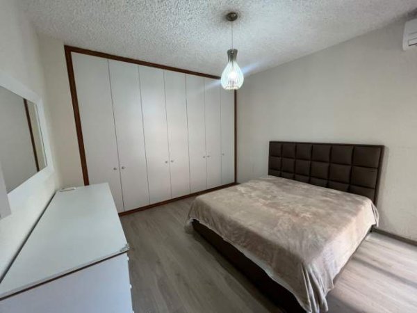 Tirane, jepet me qera apartament 3+1 Kati 2, 150 m² 850 Euro (Rruga e kosovareve)