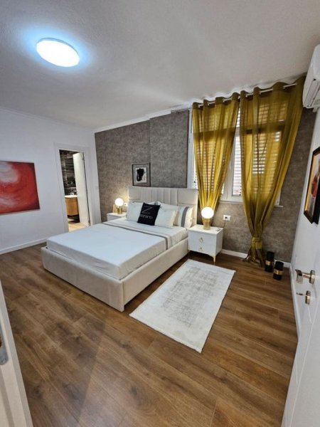 Tirane, shes apartament 2+1 110 m² Euro (Bllok)