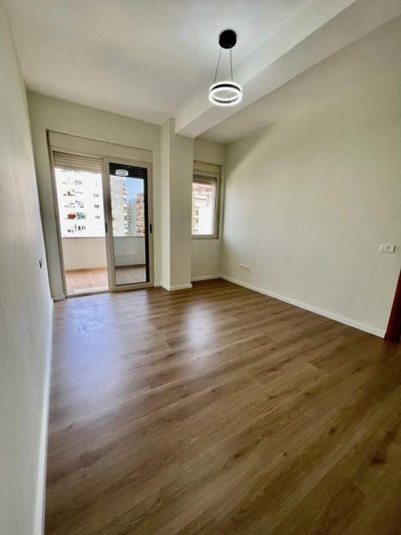 Tirane, shes apartament 1+1 62 m² 122.000 Euro (Komuna e Parisit)