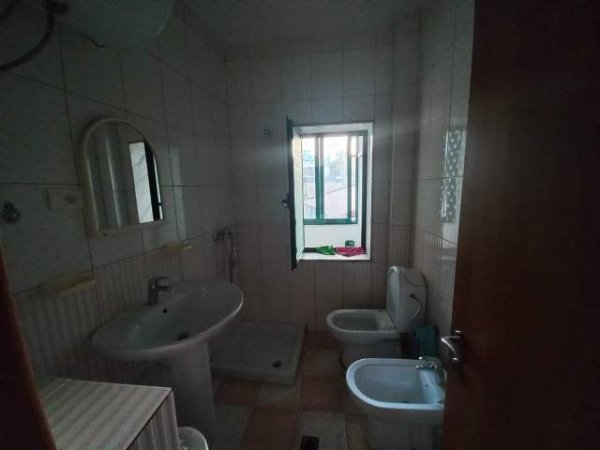 Tirane, jepet me qera apartament 1+1+BLK Kati 4, 60 m² 350 Euro (lulishte “1 Maji”)