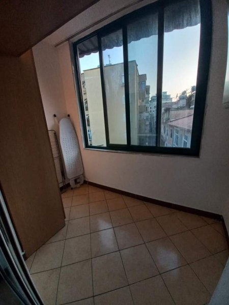 Tirane, jepet me qera apartament 1+1+BLK Kati 4, 60 m² 350 Euro (lulishte “1 Maji”)