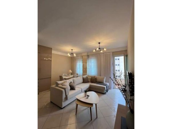 Tirane, jepet me qera apartament Kati 6, 98 m² 500 Euro (Rruga 5 Maji)