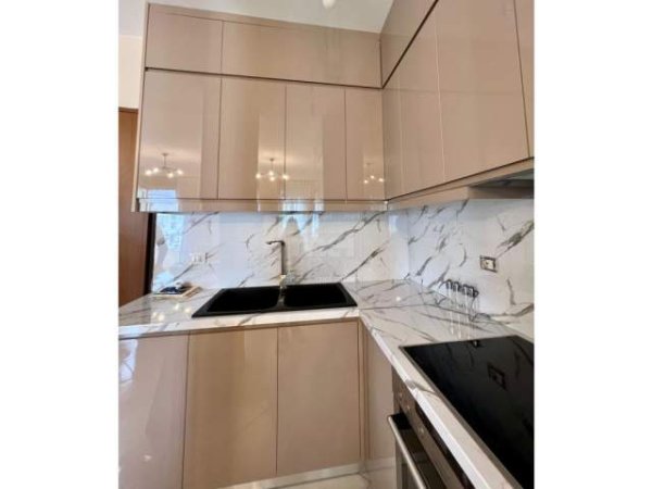 Tirane, jepet me qera apartament Kati 6, 98 m² 500 Euro (Rruga 5 Maji)