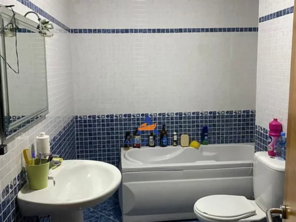 Tirane, shitet 2+1+Ballkon Kati 3, 157.000 € 